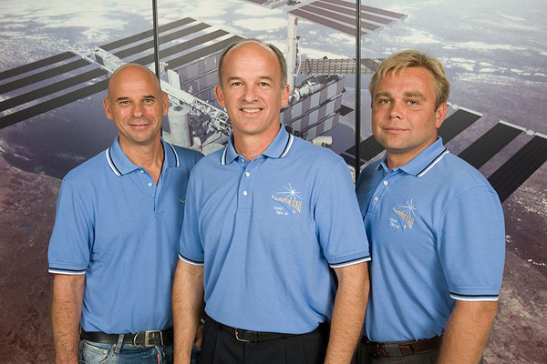 800px-Soyuz_TMA-16_crew