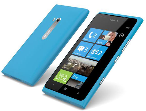 Nokia Lumia 900 01