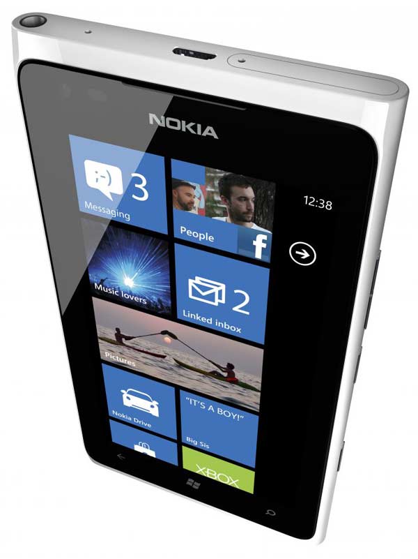 Nokia-Lumia-900-02 Nokia Lumia 900 02
