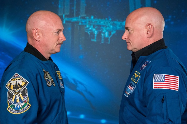 gemelos astronautas