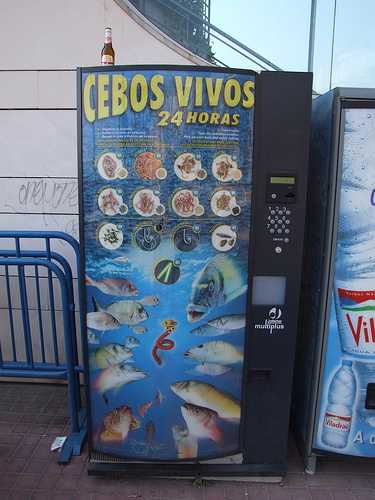 Una máquina expendedora de cebos vivos”¦ ¡y en Benidorm!