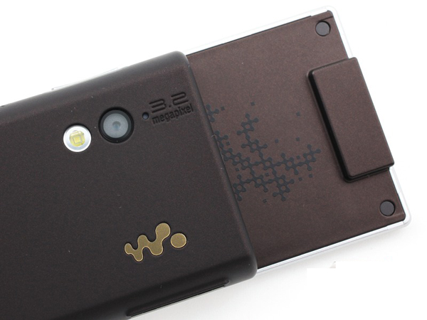 sony_ericsson_w715_04