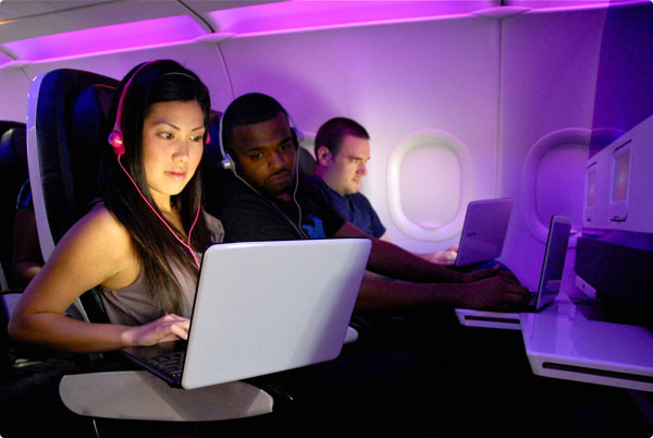 El 90% de los viajeros habituales vuelan con un ordenador portátil y un móvil