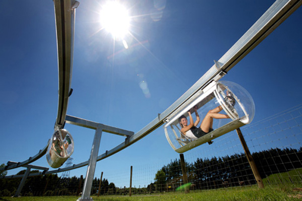 Shweeb,un monorrail a pedales en un parque de atracciones de naturaleza