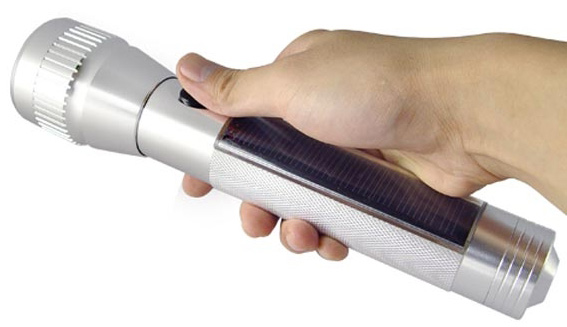 Solar LED Flashlight, una linterna que se recarga con luz solar