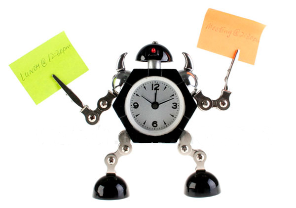 Little Robot Clock, un despertador robótico en la mesa