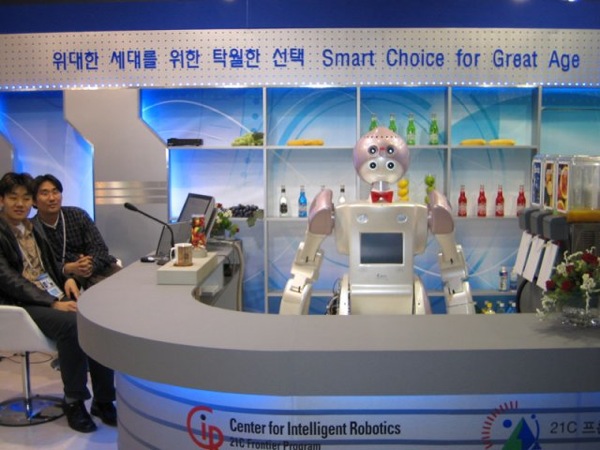 T-ROT, el robot-camarero se presenta en Corea