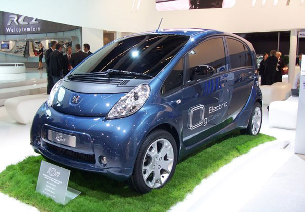 Peugeot-iOn-02