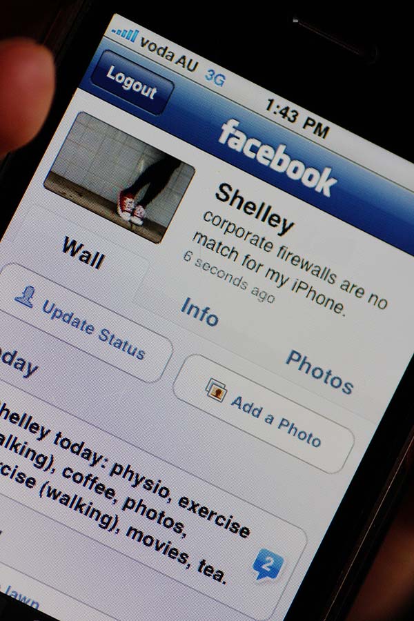 Facebook recibe a 100 millones de usuarios desde el móvil