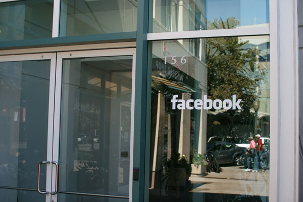 Facebook abre oficinas en España para ganar en publicidad