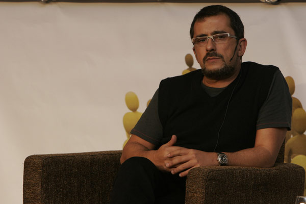 Facebook, los perfiles falsos llegan a famosos como Buenafuente o Serrat