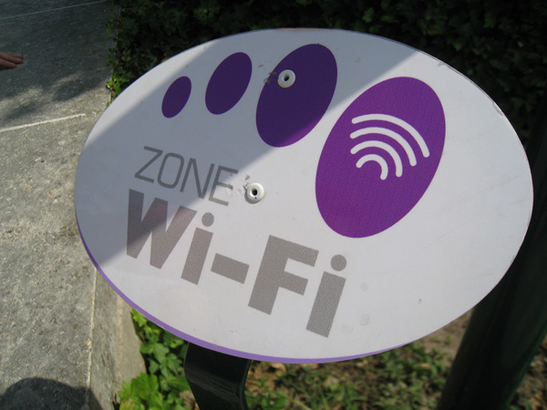 La CMT propone WiFi gratuito para las administraciones a 256 Kbps
