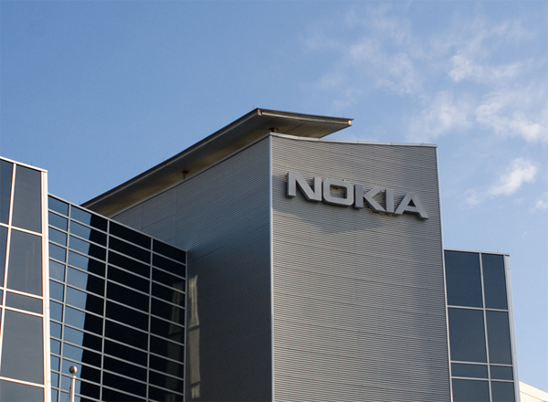 iPhone, Nokia demanda a Apple por infringir patentes