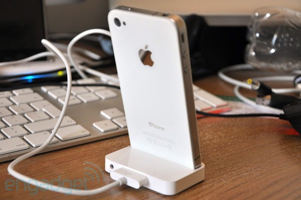 iPhone 4, la versión en color blanco se retrasa por un error en la mezcla de pintura