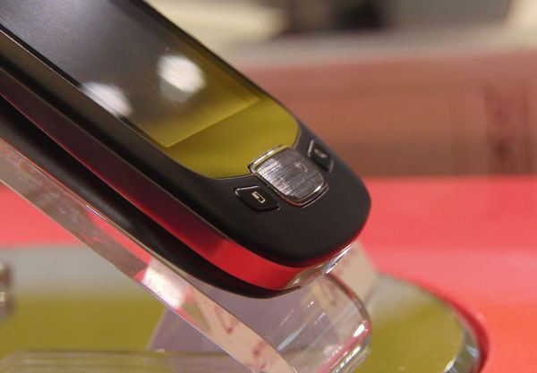 LG-Optimus-One-P500-04