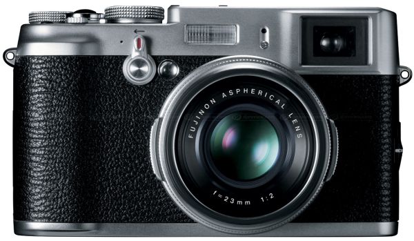 Fujifilm FinePix X100, cámara digital compacta de alta gama con aspecto clásico