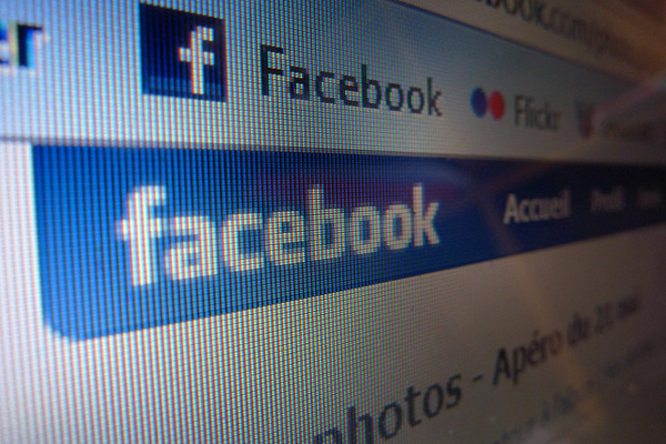 Facebook bloquea los enlaces a redes P2P