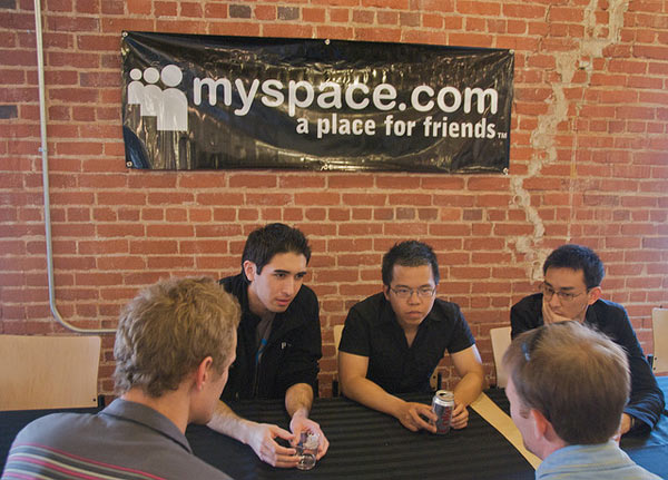 MySpace despedirá el 37% de su plantilla