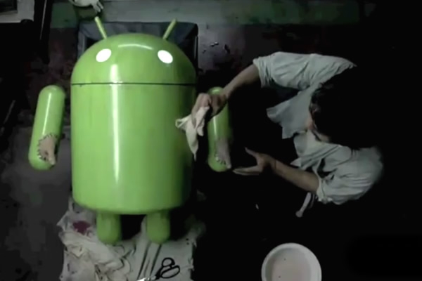 Xperia Play, un anuncio comercial filtrado vuelve a mostrar el teléfono-consola Xperia Play