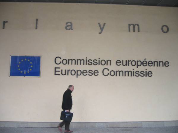 La Comisión Europea vigila a los operadores para que haya una Internet abierta y sin bloqueos
