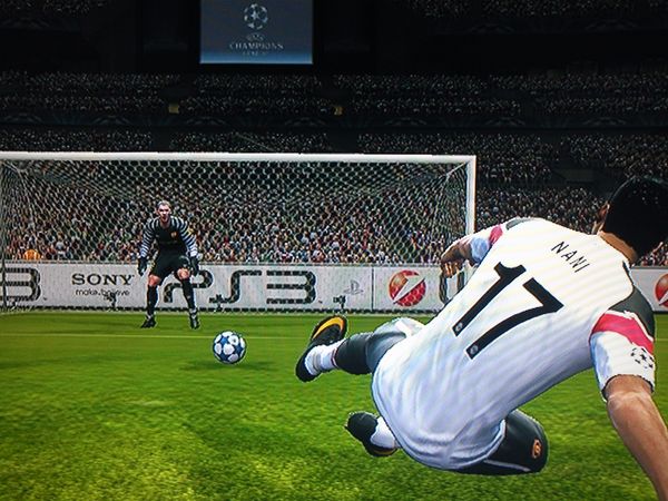 Barcelona vs Manchester, el Manchester gana la Champions en una simulación con PES 2011