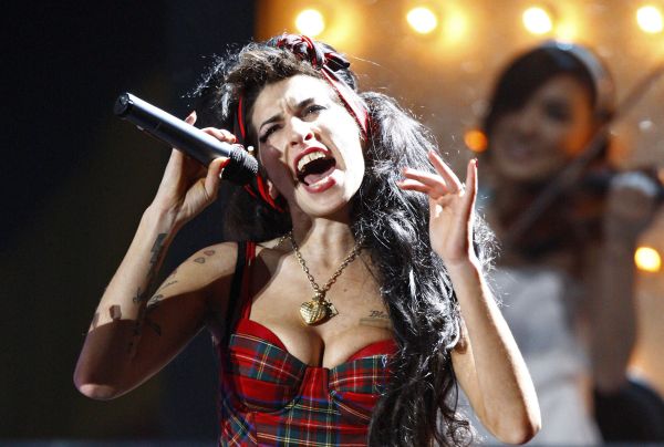 Amy Winehouse, primeros ví­deos fraudulentos en Internet de la muerte de Amy Winehouse 4