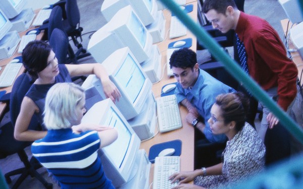 No te conectes a Facebook en el curro, podrí­as perder el trabajo