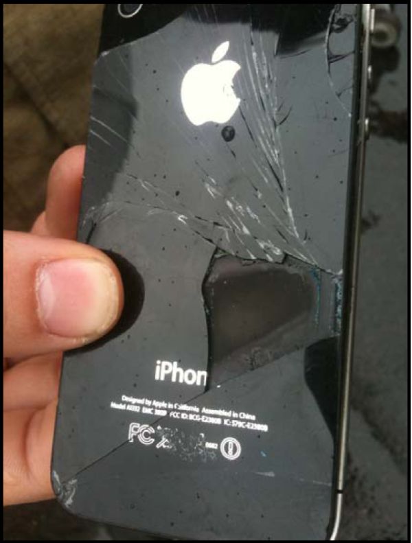 Un iPhone 4S explota a bordo de un avión australiano