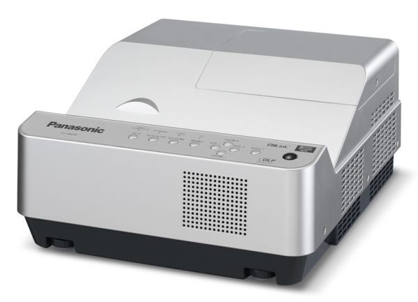 Panasonic PT-CW230 y Panasonic PT-CX200, proyección ultra corta con 3D