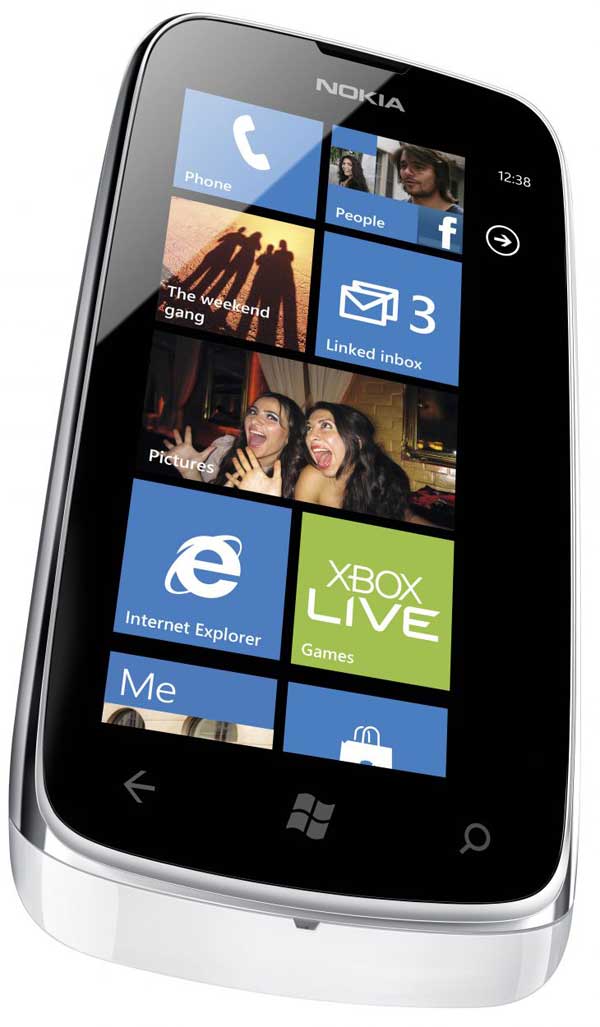 El Nokia Lumia 610 se muestra por dentro