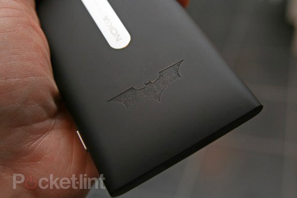 El Nokia Lumia 900 Batman llegará pronto a los mercados
