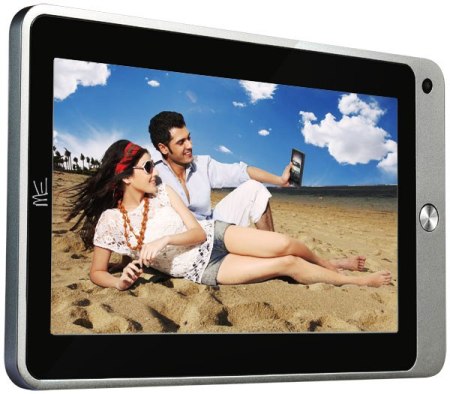 tableta en la playa