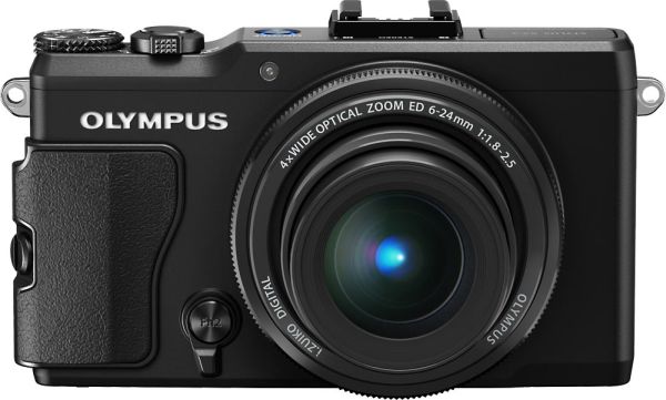 Olympus presenta una compacta y dos micro cuatro tercios