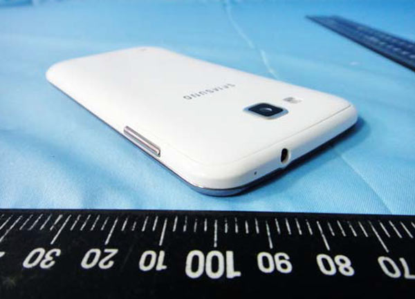 Samsung Galaxy Premier 02