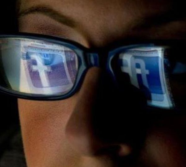 Facebook escanea los enlaces en mensajes privados registrándolos como Me gusta