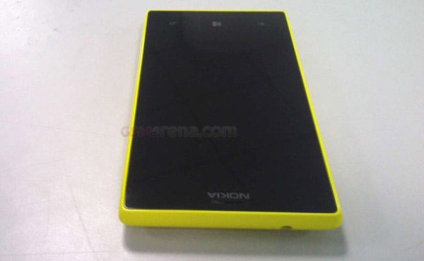 Aparecen imágenes de un nuevo Nokia Lumia 830
