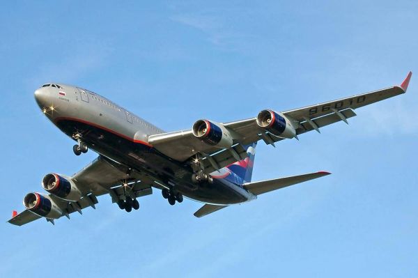 Estudian acabar con la prohibición de usar móviles en los aviones