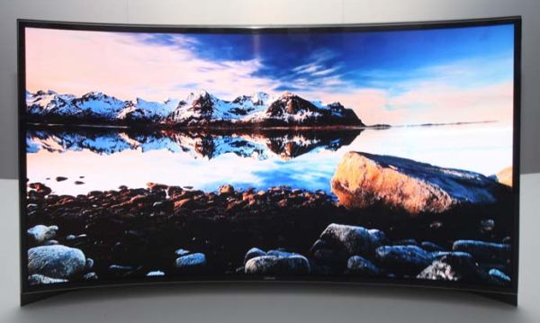 Samsung lanza su televisor OLED de pantalla curvada en Corea