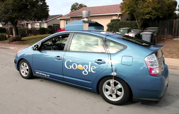 Google podrí­a fabricar un taxi inteligente sin conductor