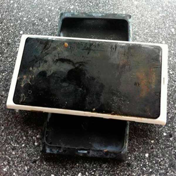 Un Nokia Lumia 800 sigue funcionando tras pasar 3 meses en el agua
