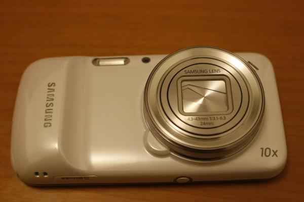 Galaxy S4 Zoom Galaxy S4 Zoom