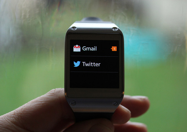 Ya puedes leer Gmail, Facebook y Twitter en el Samsung Galaxy Gear