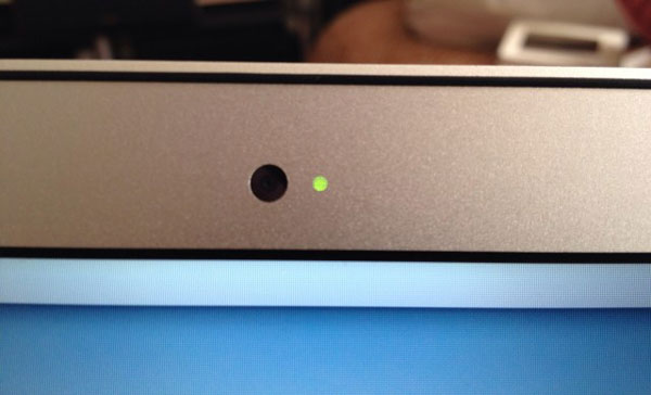 Es posible espiar por la cámara frontal de los MacBook sin que haya aviso
