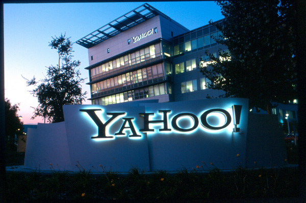 Los ingresos de Yahoo siguen cayendo