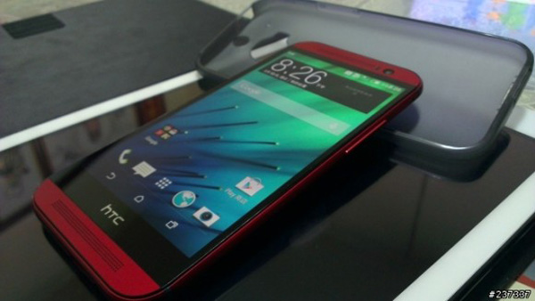 HTC One M8, capturado ahora en rojo