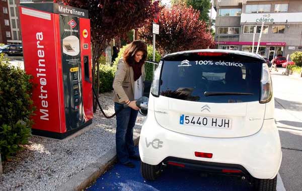 Madrid estrena la Metrolinera, un curioso punto de carga para coches eléctricos 2 Metrolinera de Madrid