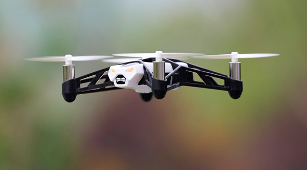 Parrot Rolling Spider, un mini drone todoterreno