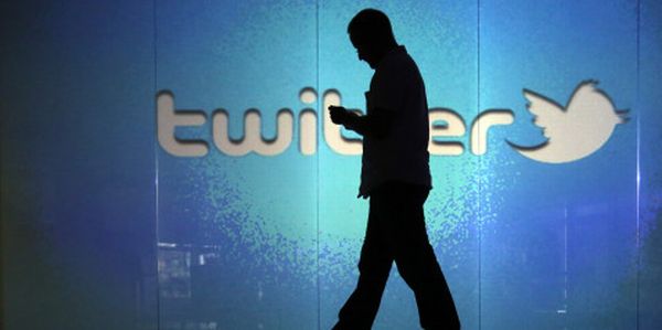 Dos directivos de Twitter dimiten en pleno estancamiento