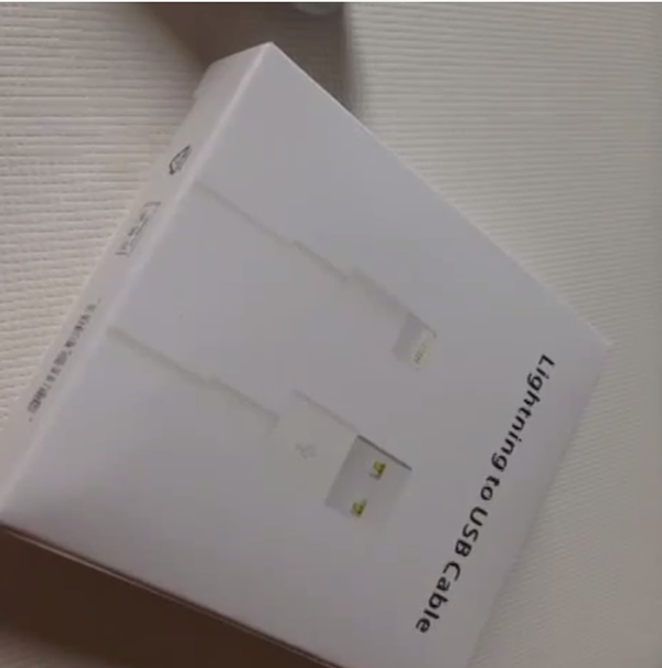 apple-cable-lightning apple-cable-lightning