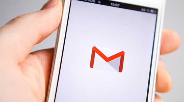 Más de la mitad de los votantes de PP y PSOE no tienen e-mail